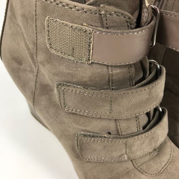 Dana Buchman Preston Wedge Booties Taupe Side Zip Buckle Ankle Womens Sz 8M - Picture 6 of 10